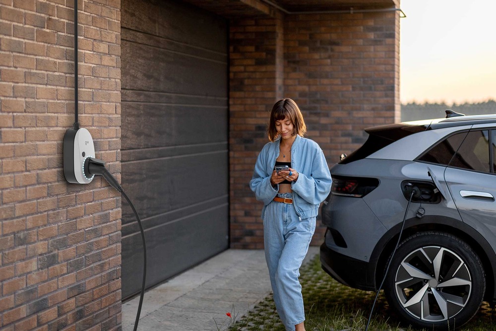 Wallbox go-e Charger Gemini 2.0 22 kW charges EV