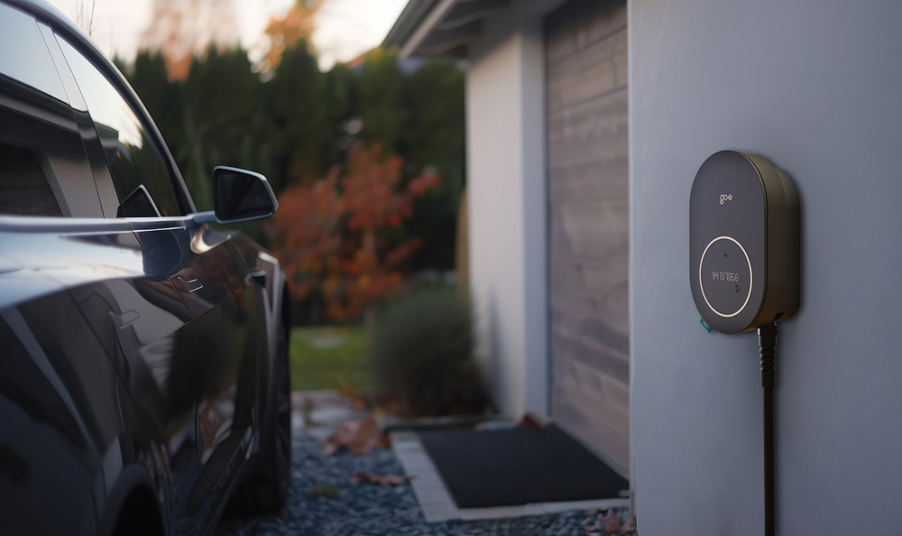 Wallbox with MID - go-e Charger PRO CABLE charges EV