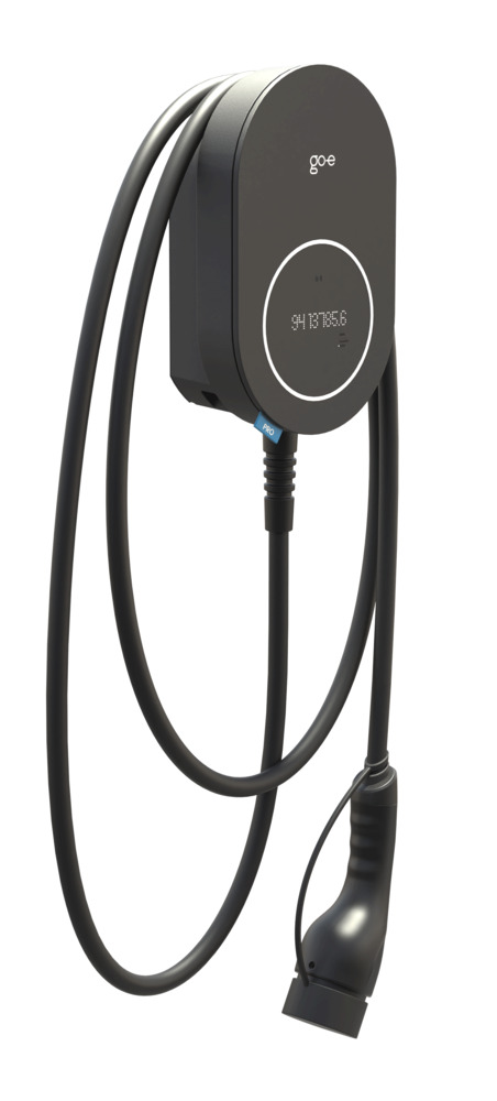 Latausasema MID-mittarilla - go-e Charger PRO CABLE 11 kW | viistonäkymä vasemmalta latauskaapelin kanssa