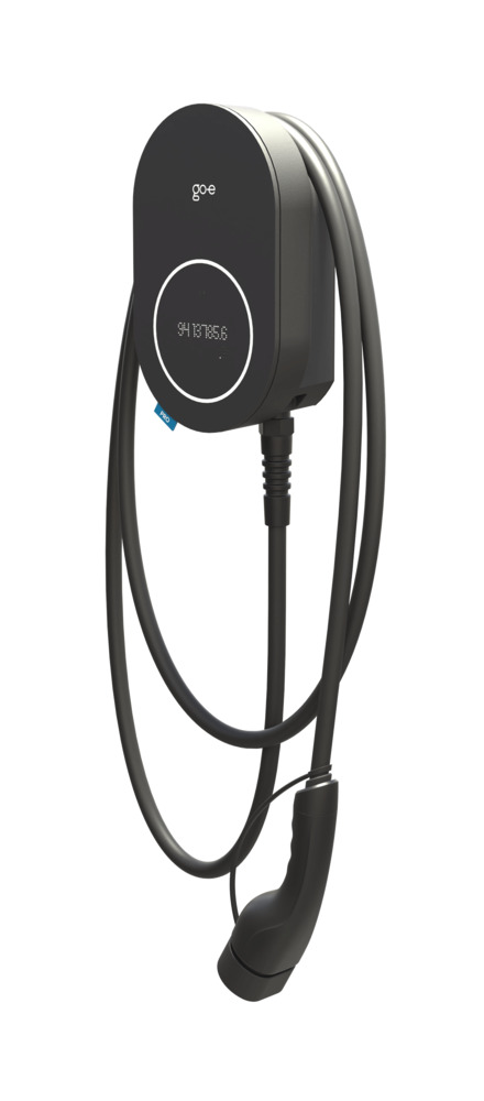 Latausasema MID-mittarilla - go-e Charger PRO CABLE 11 kW | viistonäkymä oikealta latauskaapelin kanssa