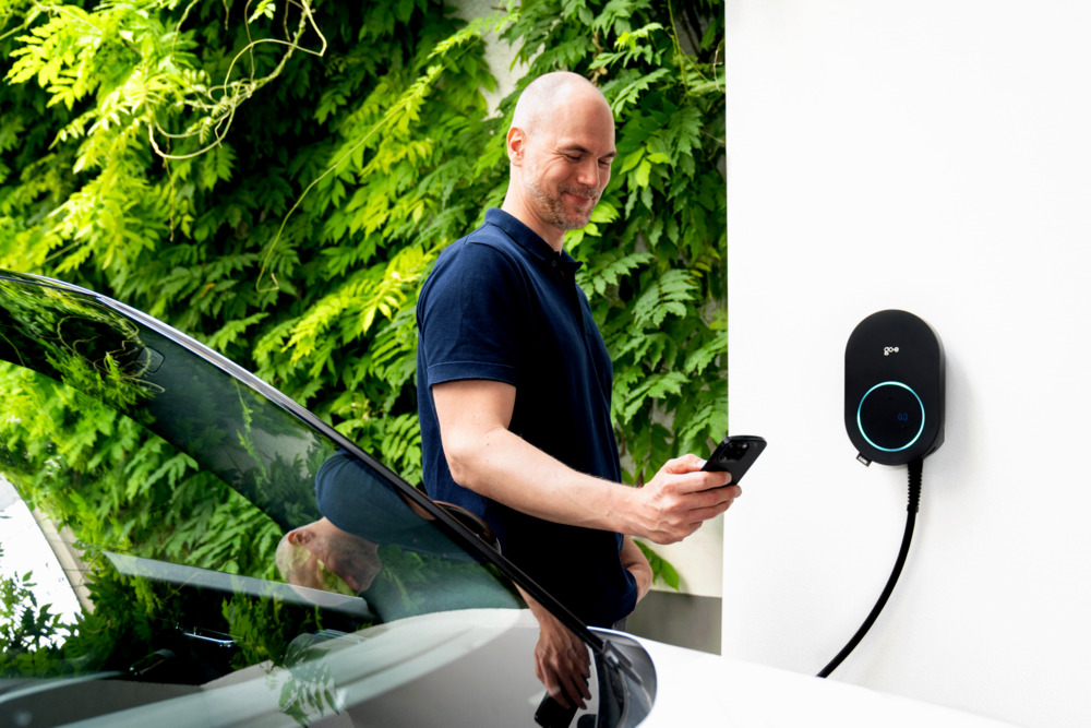 Wallbox go-e Charger CORE T2S with charging cable and shutter charges EV Wallbox go-e Charger CORE T2S with charging cable and shutter charges EV