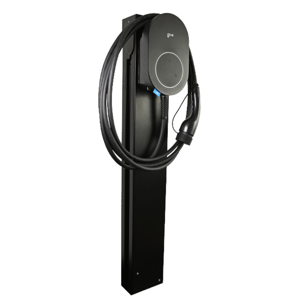 go-e Stand PRO mit go-e Charger PRO CABLE | Schrägansicht